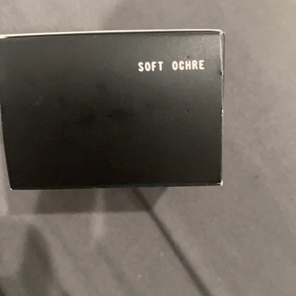 MAC pro longwear paint pot in soft ochre - Picture 3 of 3